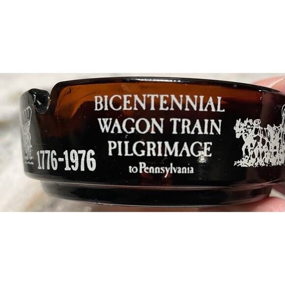 Vintage Bicentennial Wagon Train Pilgrimage To Pennsylvania Ashtray Amber Glass - Picture 4 of 5